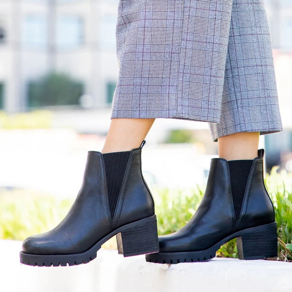Mia Size 9 M Black Jody Ankle Chelsea Bootie Lug Sole Block Heel Slip On P1-31 - Picture 1 of 9